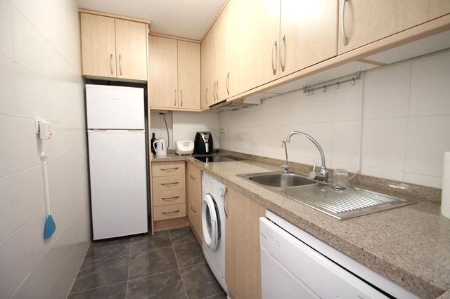 2 bedroom Apartment for sale in Torrevieja - € 129,000 (Ref: 9938370)