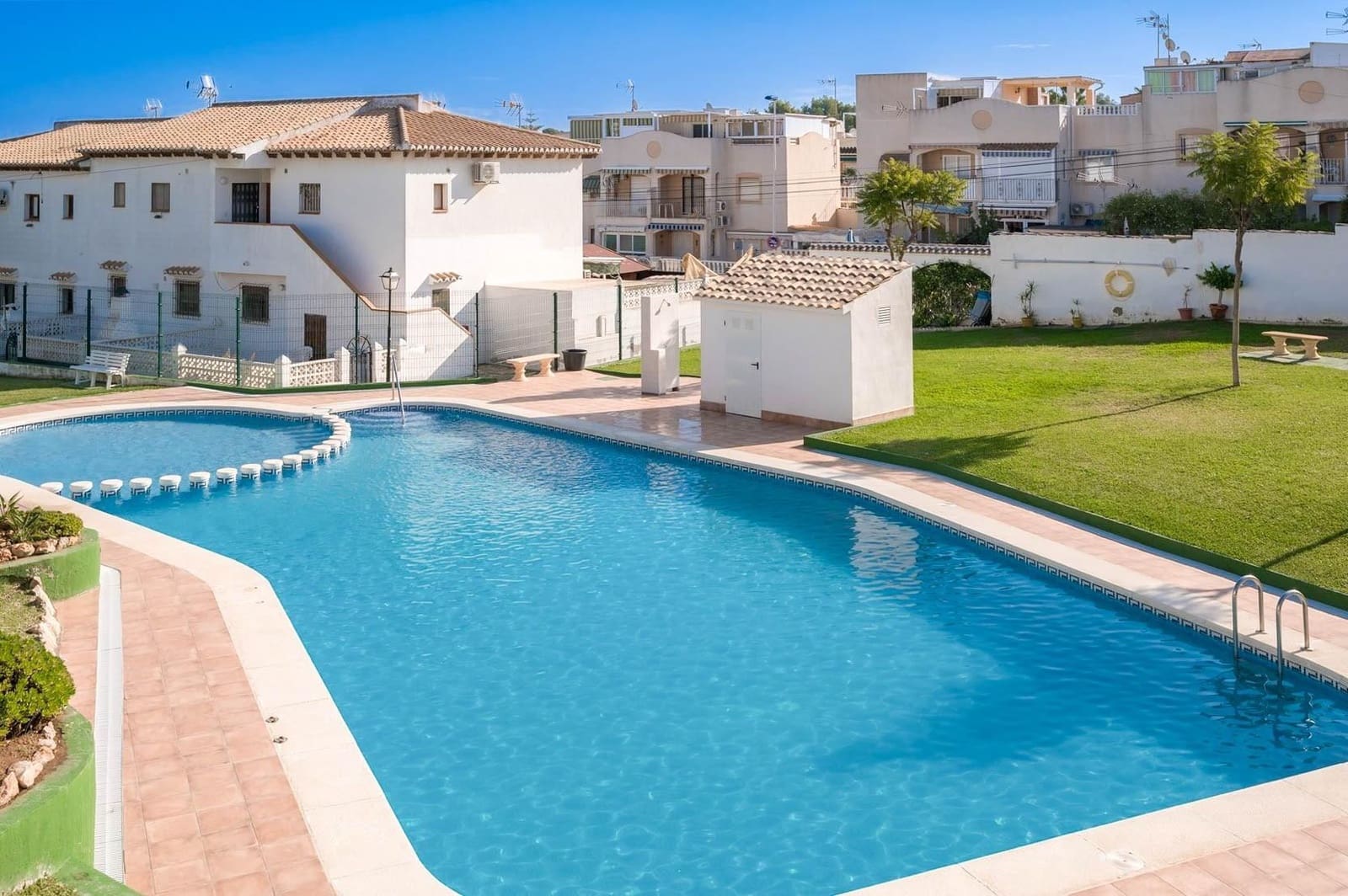2 soveværelse Rækkehus til salg i Los Balcones med swimmingpool - € 129.990 (Ref: 9940339)
