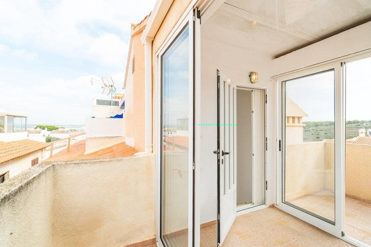 2 bedroom Terraced Villa for sale in Torrevieja with pool - € 139,000 (Ref: 9948102)