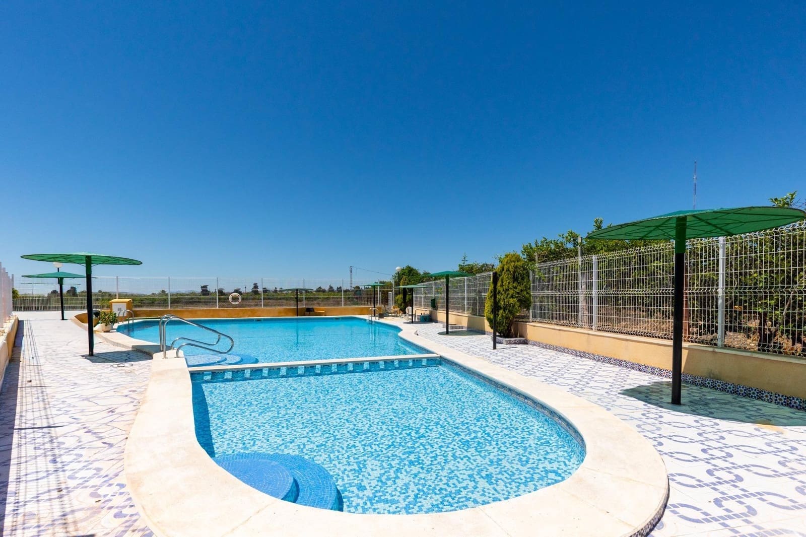2 bedroom Bungalow for sale in Guardamar del Segura with pool - € 159,990 (Ref: 9948104)