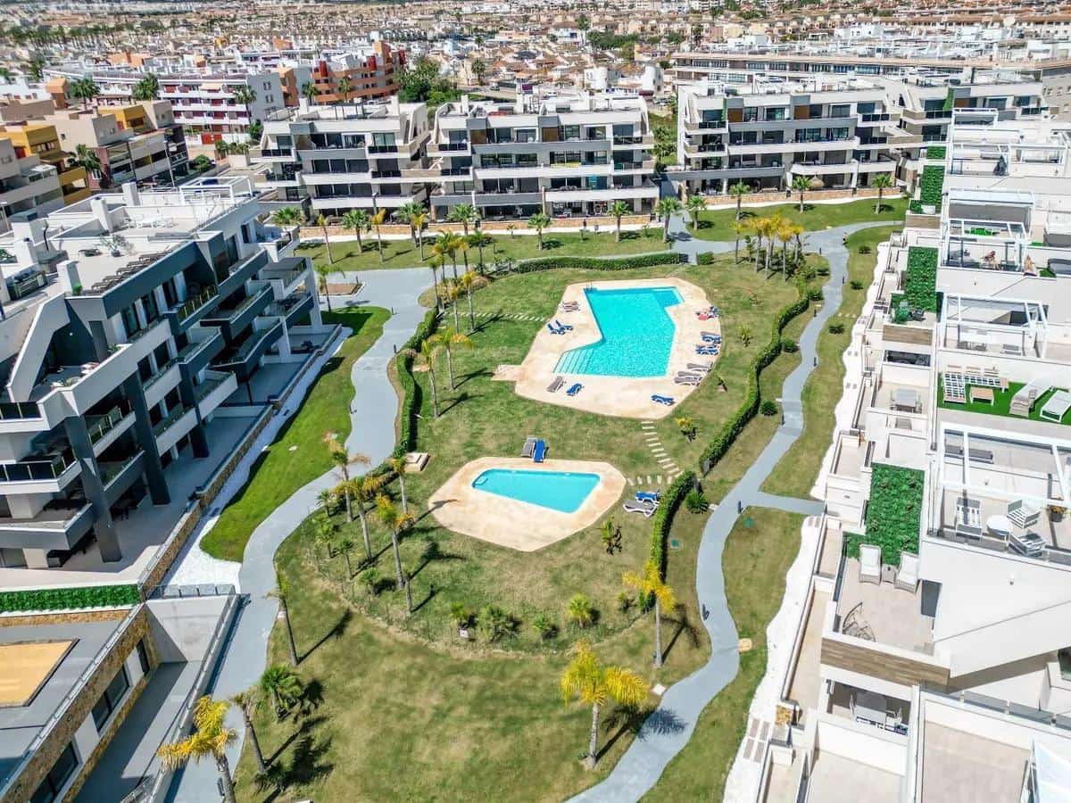 2 Zimmer Penthouse zu verkaufen in Orihuela Costa mit Pool - 489.000 € (Ref: 9948105)