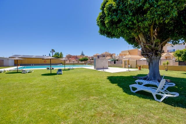Adosado de 2 habitaciones en Torrevieja en venta con piscina - 159.000 € (Ref: 9952785)