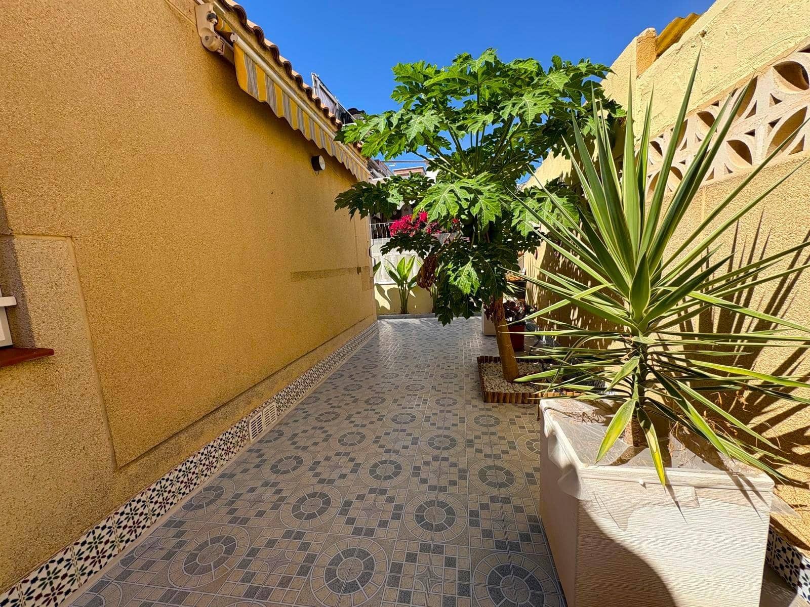 2 soveværelse Rækkehus til salg i Torrevieja med swimmingpool - € 157.000 (Ref: 9952785)