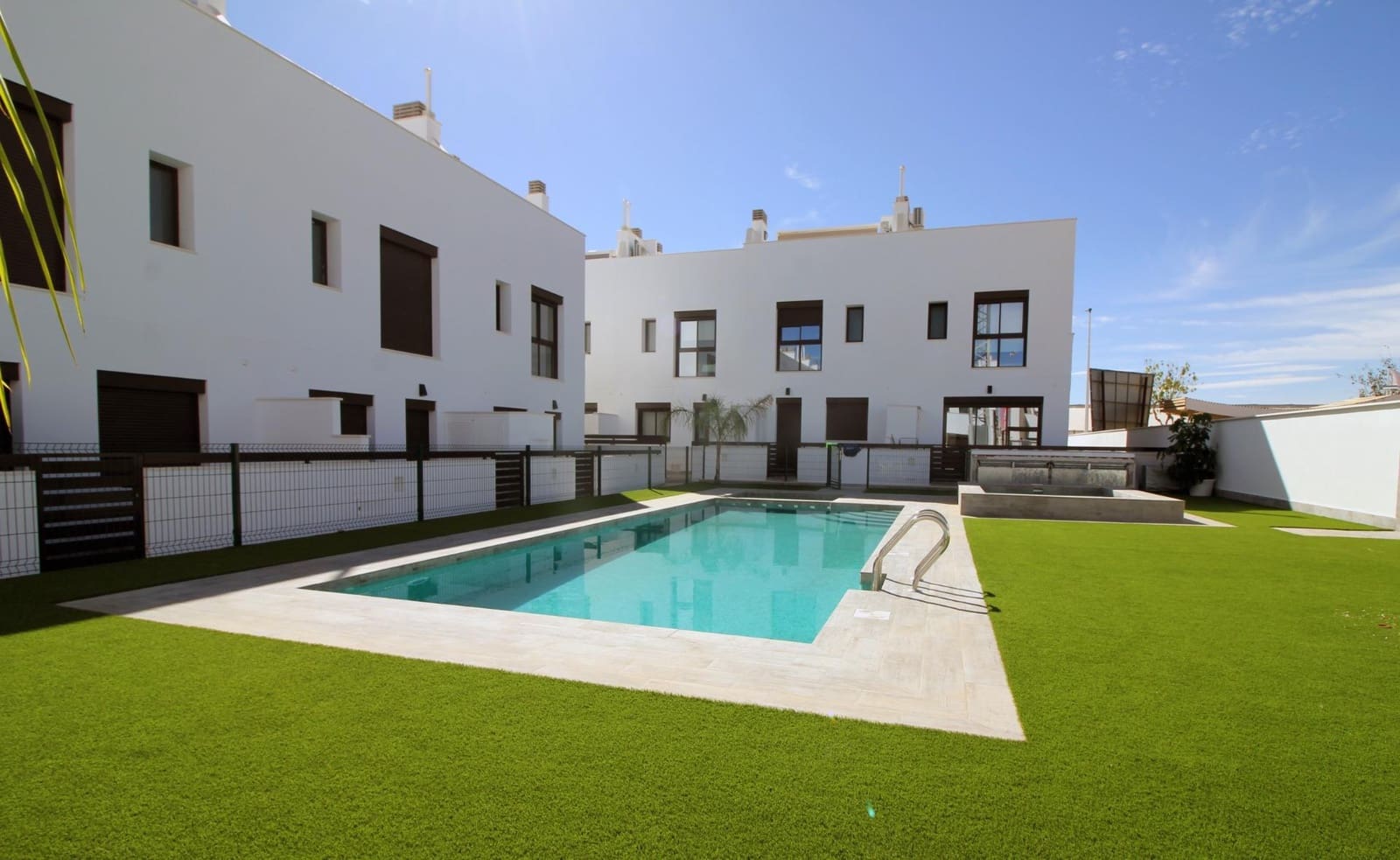 3 soveværelse Rækkehus til salg i Pilar de la Horadada med swimmingpool - € 354.900 (Ref: 9958125)