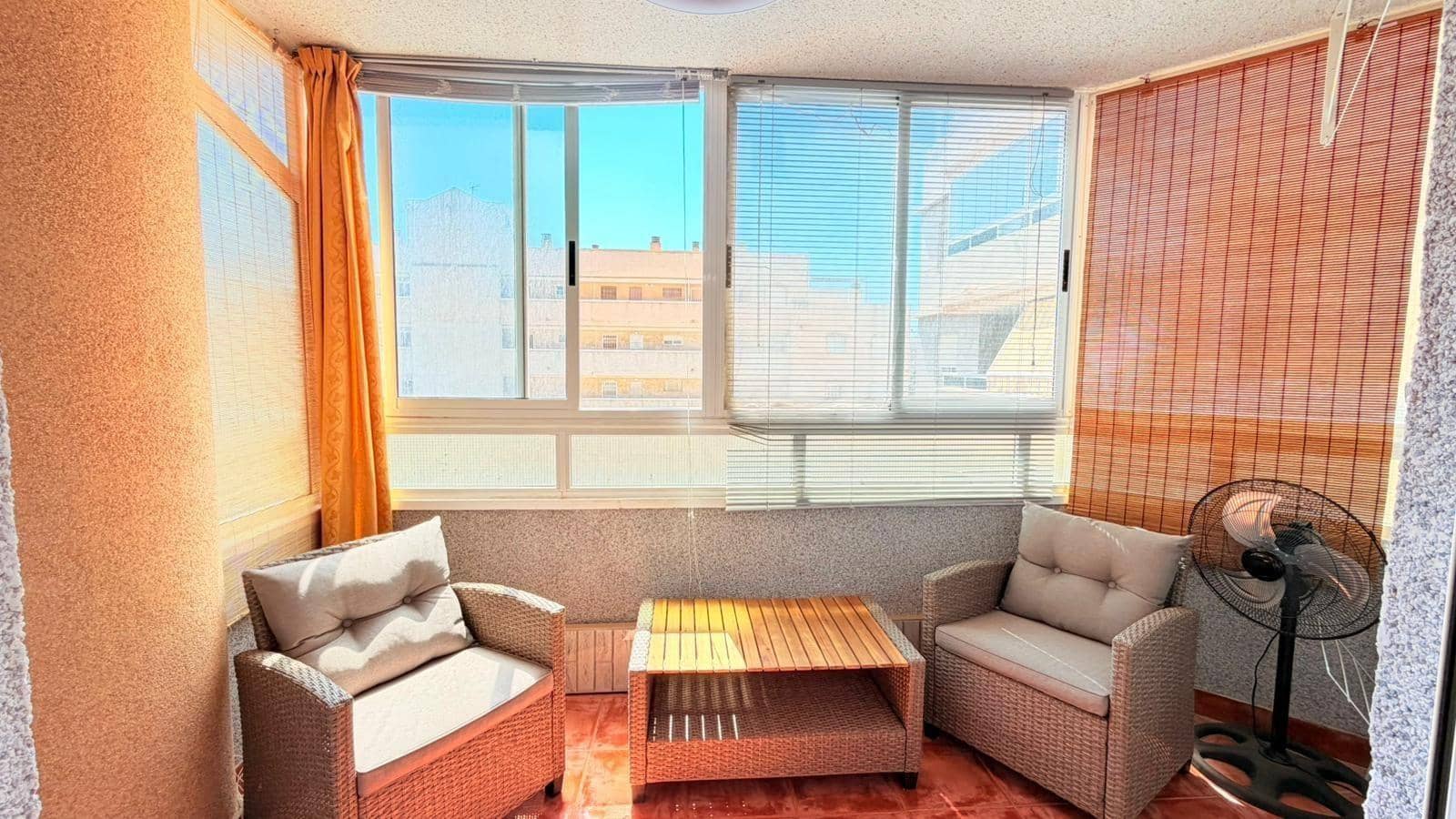 2 soverom Leilighet til salgs i Torrevieja med svømmebasseng - € 119 990 (Ref: 9973511)