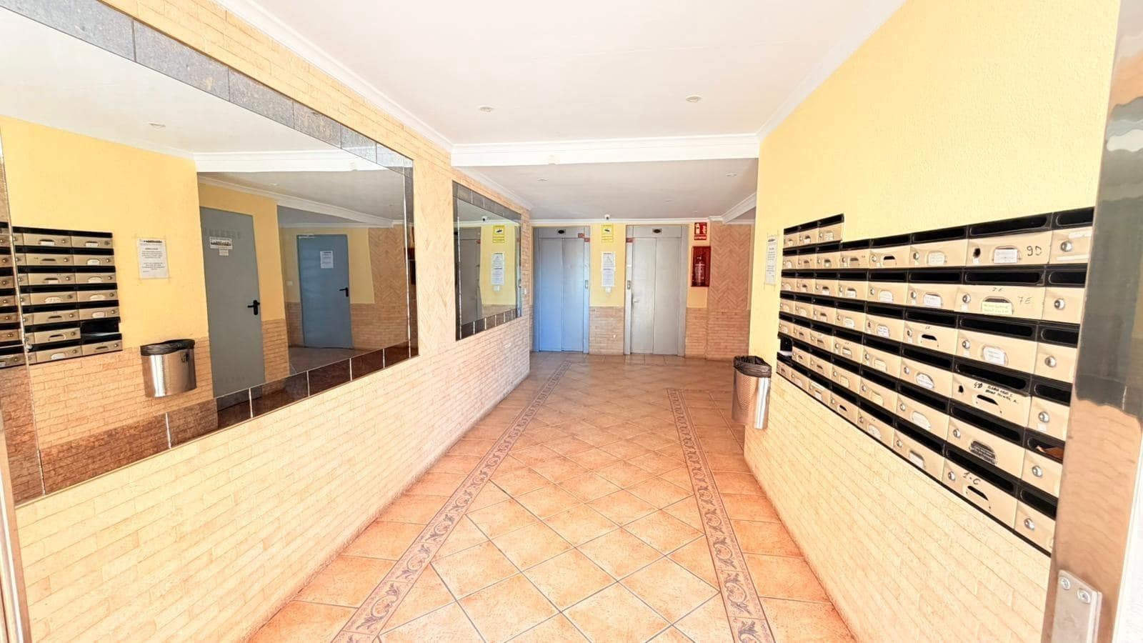 2 soverom Leilighet til salgs i Torrevieja med svømmebasseng - € 119 990 (Ref: 9973511)