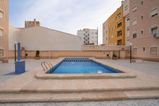 2 soverom Penthouse til salgs i Centro, Torrevieja med svømmebasseng - € 136 500 (Ref: 9983135)