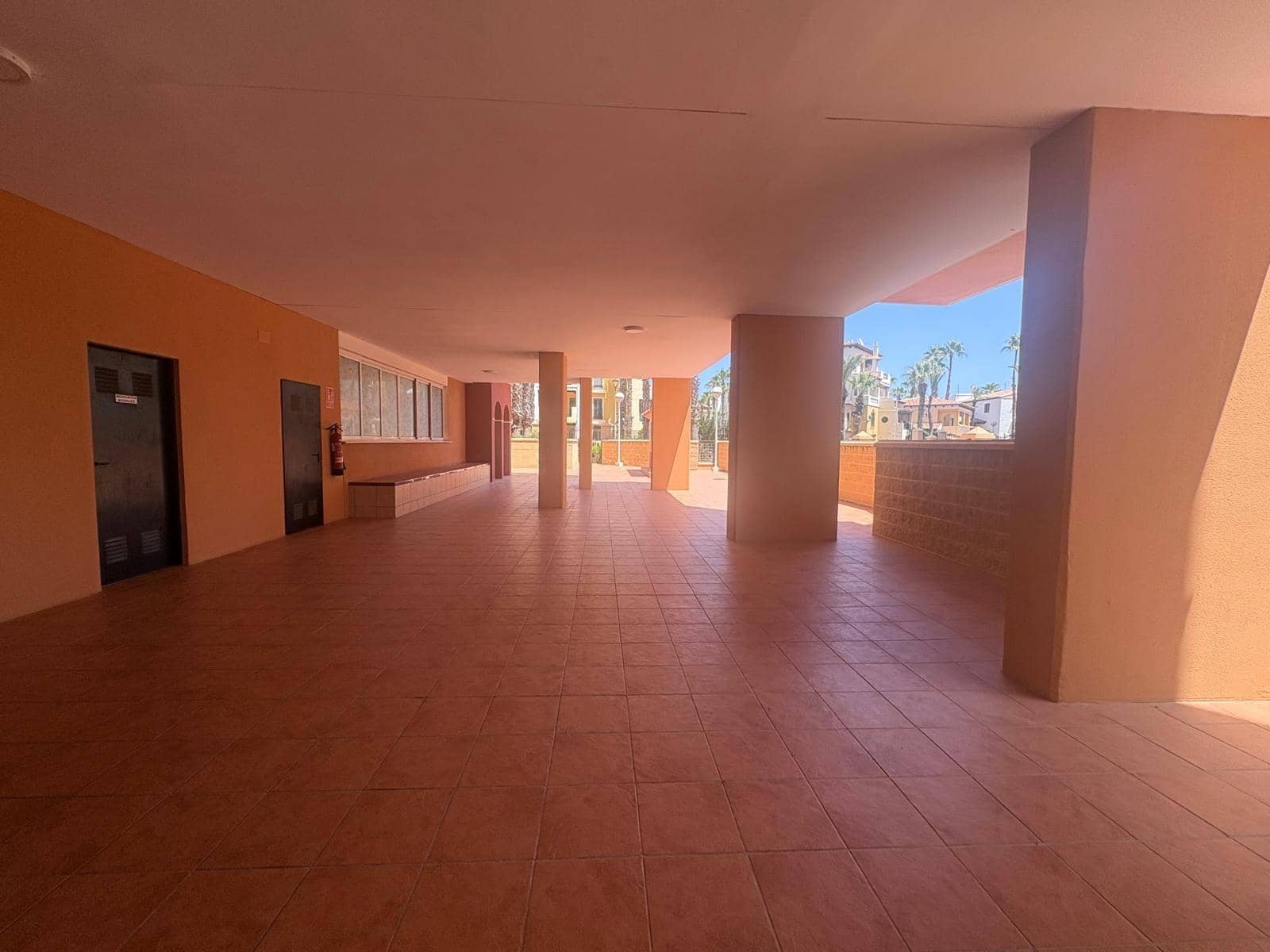 3 Zimmer Apartment zu verkaufen in Torrevieja mit Pool - 329.000 € (Ref: 9994404)