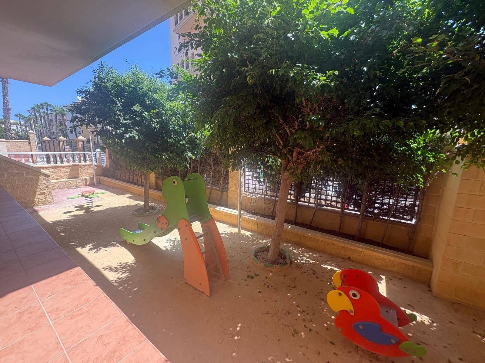 3 Zimmer Apartment zu verkaufen in Torrevieja mit Pool - 329.000 € (Ref: 9994404)