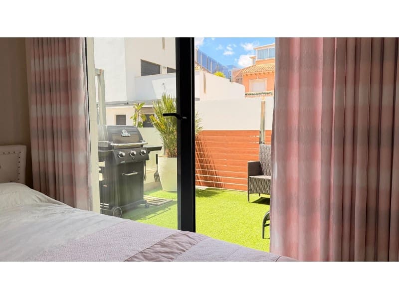 5 soveværelse Villa til salg i Torrevieja med swimmingpool - € 558.900 (Ref: 10000149)