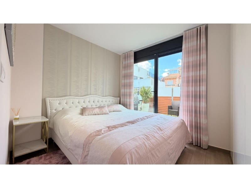 5 soveværelse Villa til salg i Torrevieja med swimmingpool - € 558.900 (Ref: 10000149)