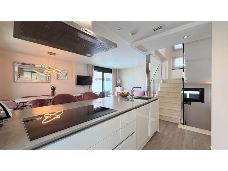 5 soveværelse Villa til salg i Torrevieja med swimmingpool - € 558.900 (Ref: 10000149)