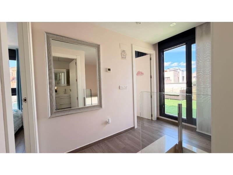 5 soveværelse Villa til salg i Torrevieja med swimmingpool - € 558.900 (Ref: 10000149)