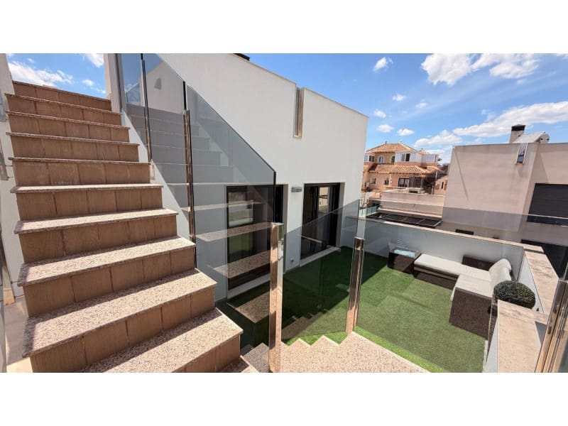 5 soveværelse Villa til salg i Torrevieja med swimmingpool - € 558.900 (Ref: 10000149)