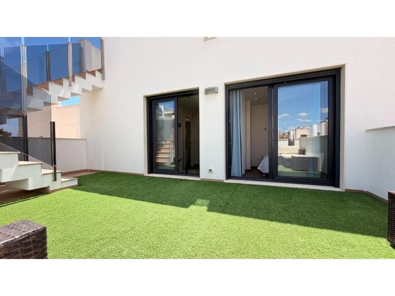 5 soveværelse Villa til salg i Torrevieja med swimmingpool - € 558.900 (Ref: 10000149)