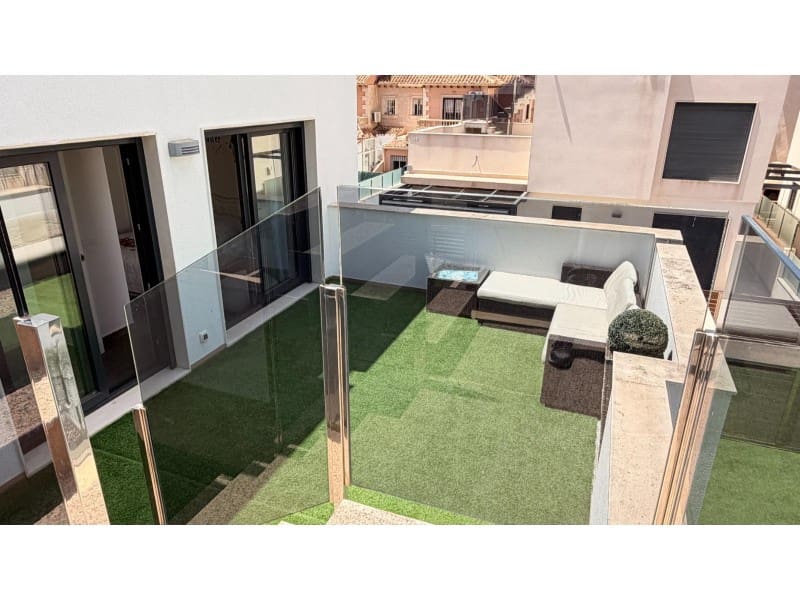 5 soveværelse Villa til salg i Torrevieja med swimmingpool - € 558.900 (Ref: 10000149)