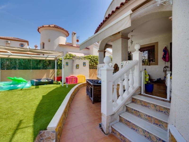 3 soverom Villa til salgs i San Fulgencio med svømmebasseng garasje - € 399 000 (Ref: 10000154)