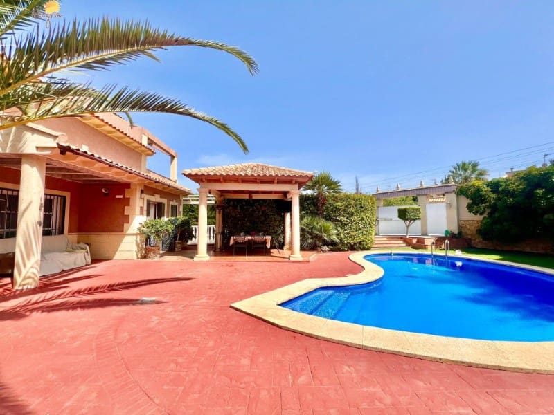 3 soveværelse Villa til salg i Los Altos med swimmingpool - € 490.000 (Ref: 10000155)