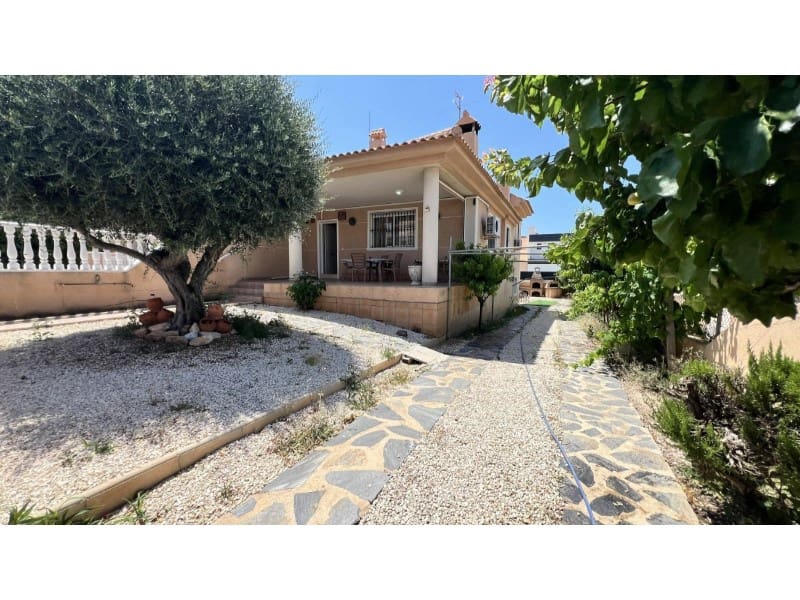 3 soveværelse Villa til salg i Aguas Nuevas med swimmingpool - € 425.000 (Ref: 10000156)