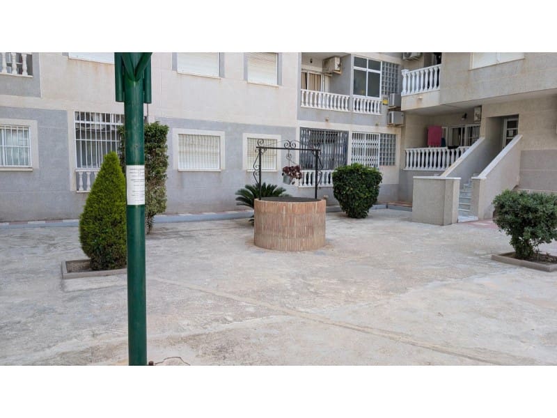 1 slaapkamer Appartement te koop in Torrevieja met zwembad - € 113.900 (Ref: 10000157)