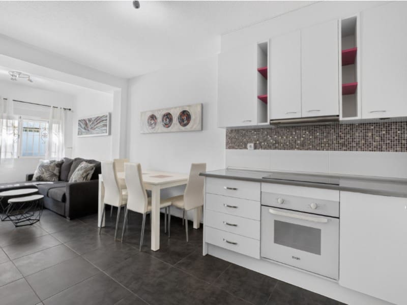 Casa de 3 habitaciones en Torrevieja en venta - 164.000 € (Ref: 10003815)