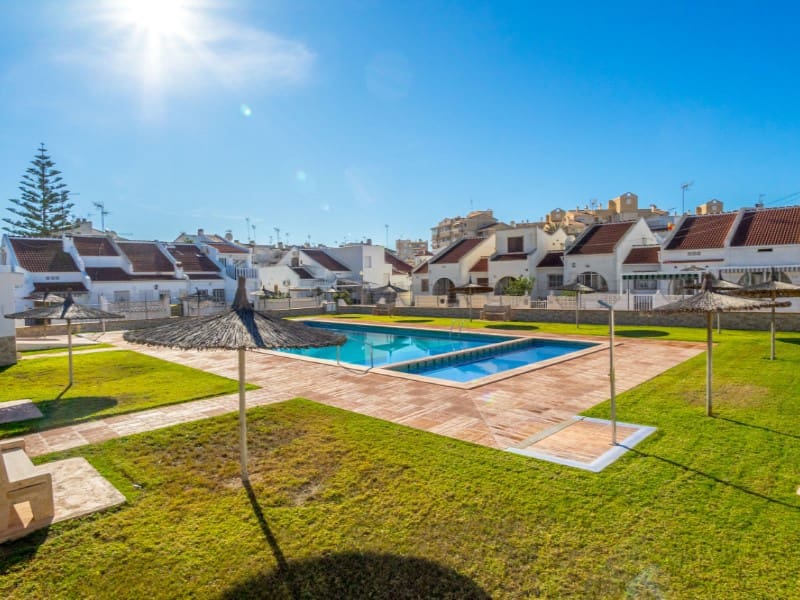 Casa de 3 habitaciones en Torrevieja en venta - 164.000 € (Ref: 10003815)