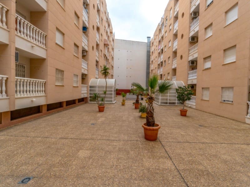 2 makuuhuone Huoneisto myytävänä paikassa Torrevieja - 139 000 € (Ref: 10027038)