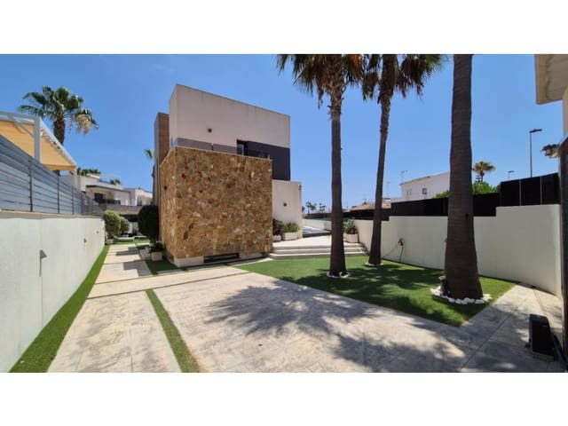 4 Zimmer Villa zu verkaufen in Aguas Nuevas, Torrevieja - 785.000 € (Ref: 10042731)