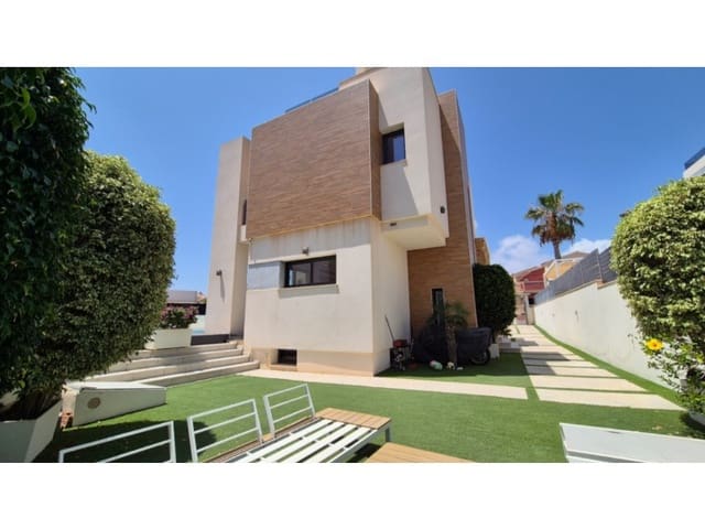 4 Zimmer Villa zu verkaufen in Aguas Nuevas, Torrevieja - 785.000 € (Ref: 10042731)