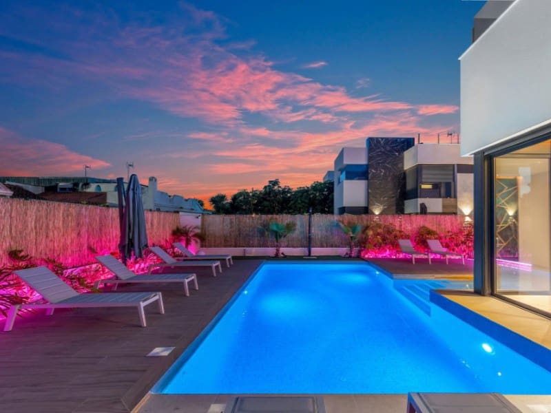 3 bedroom Villa for sale in Torrevieja with pool - € 699,900 (Ref: 10048966)