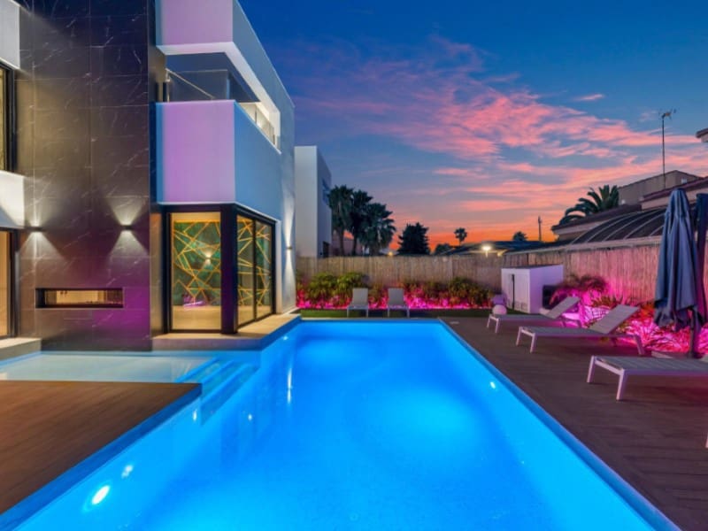3 bedroom Villa for sale in Torrevieja with pool - € 699,900 (Ref: 10048966)