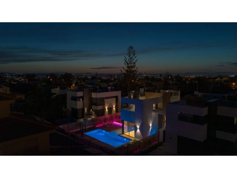 3 bedroom Villa for sale in Torrevieja with pool - € 699,900 (Ref: 10048966)