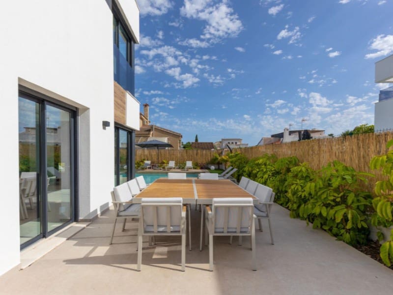 3 bedroom Villa for sale in Torrevieja with pool - € 699,900 (Ref: 10048966)