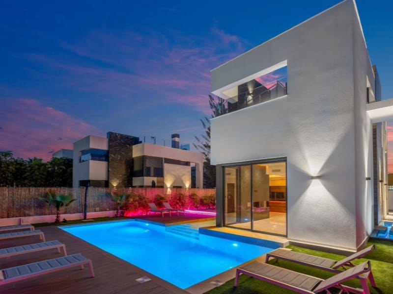 3 bedroom Villa for sale in Torrevieja with pool - € 699,900 (Ref: 10048966)