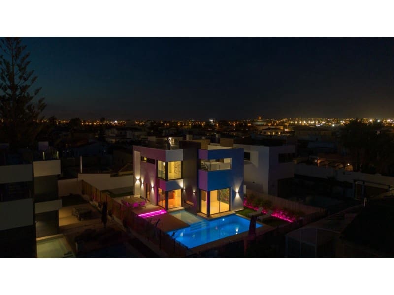 3 bedroom Villa for sale in Torrevieja with pool - € 699,900 (Ref: 10048966)