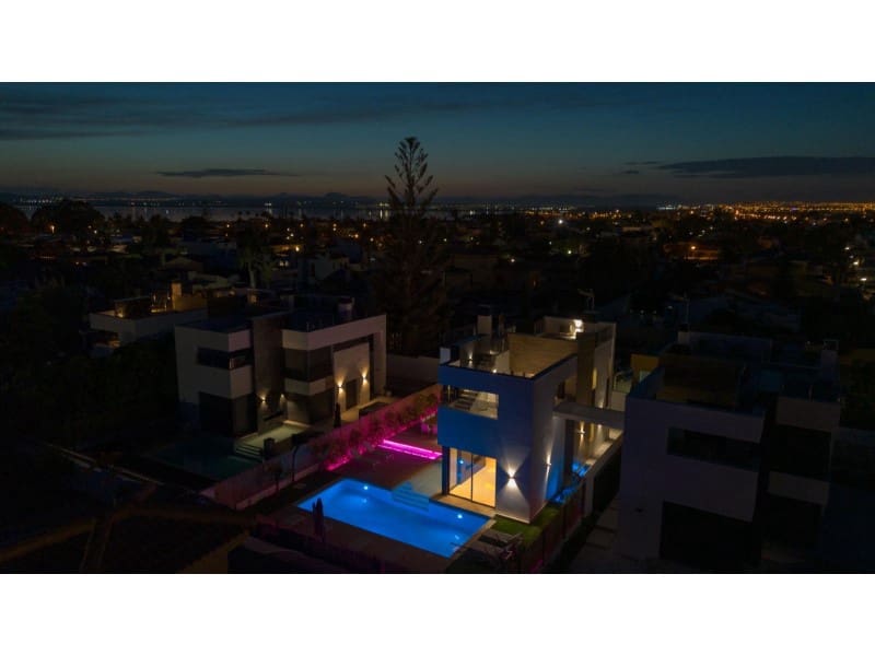3 bedroom Villa for sale in Torrevieja with pool - € 699,900 (Ref: 10048966)