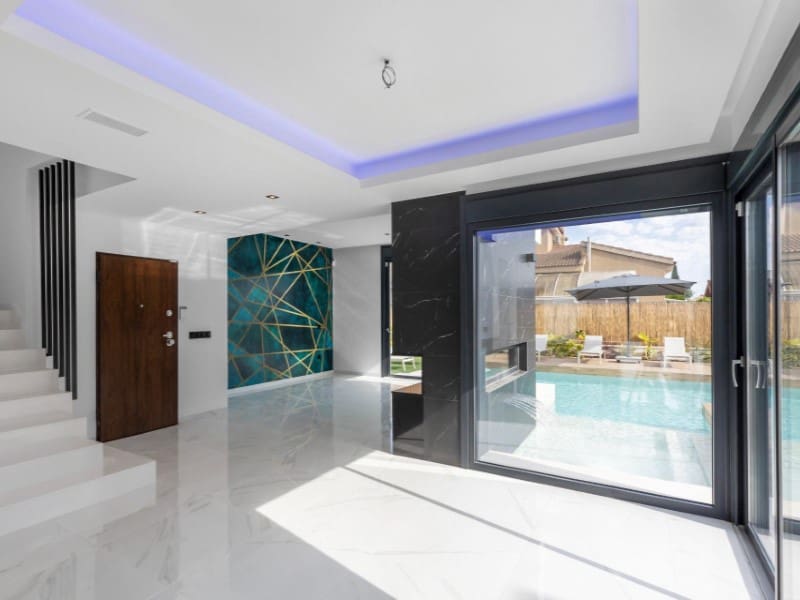 3 bedroom Villa for sale in Torrevieja with pool - € 699,900 (Ref: 10048966)