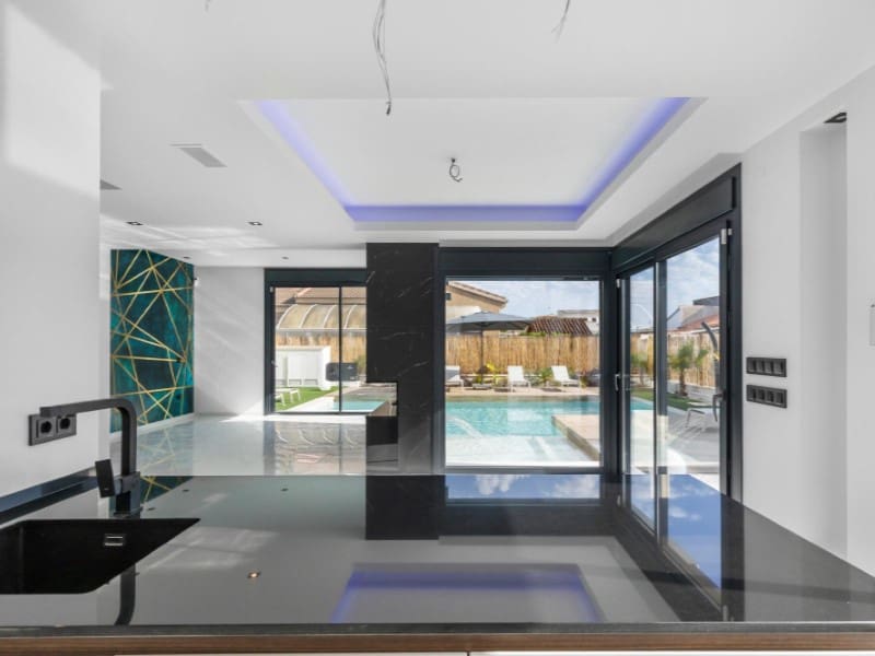 3 bedroom Villa for sale in Torrevieja with pool - € 699,900 (Ref: 10048966)
