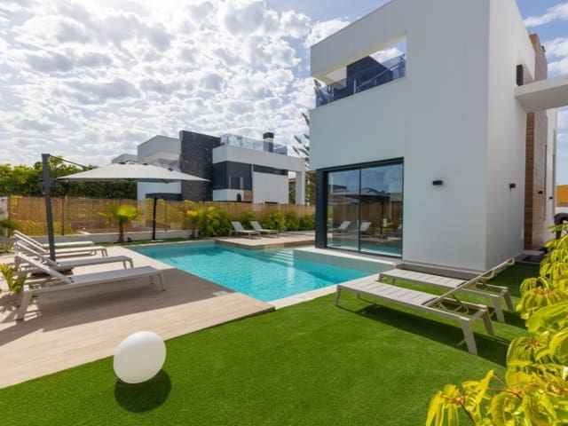 3 Zimmer Villa zu verkaufen in El Chaparral - La Siesta - La Torreta, Torrevieja mit Pool - 699.900 € (Ref: 10048966)