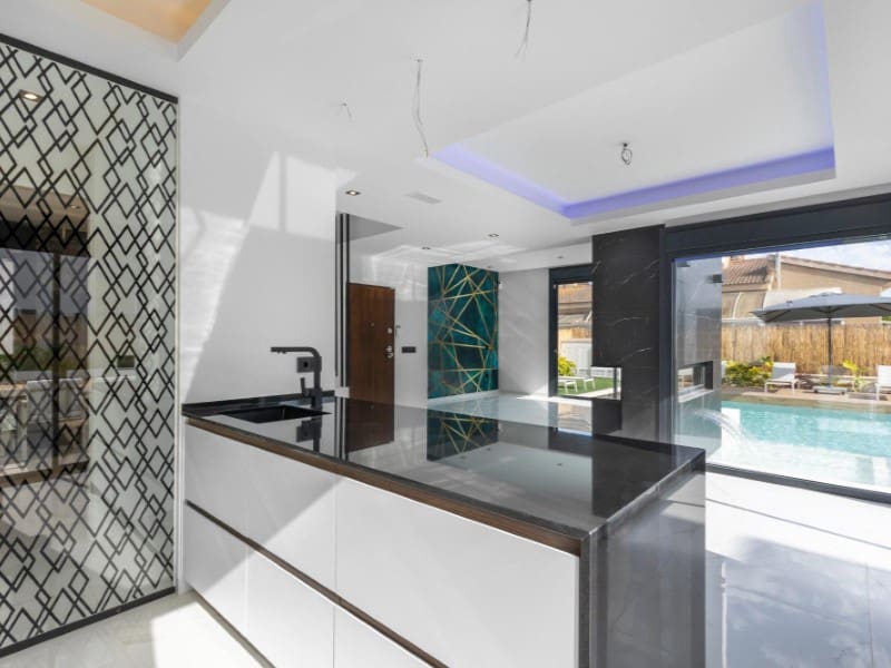 3 bedroom Villa for sale in Torrevieja with pool - € 699,900 (Ref: 10048966)