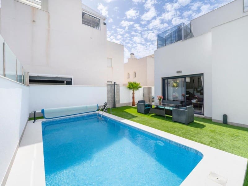 5 slaapkamer Villa te koop in Torrevieja met zwembad - € 559.000 (Ref: 10048970)