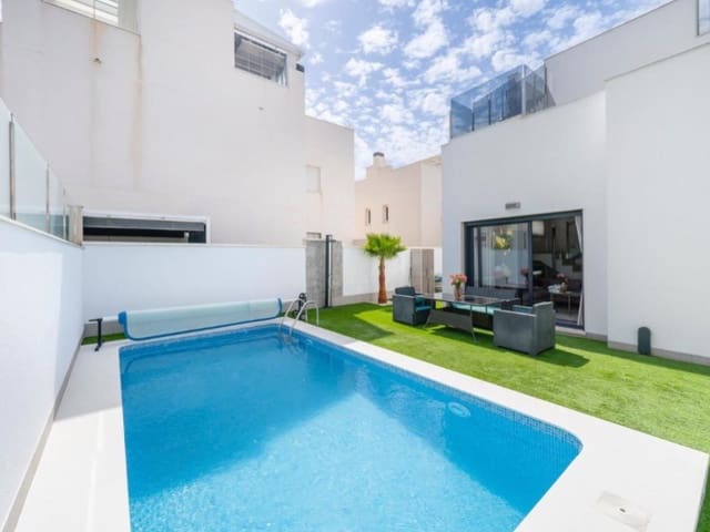 5 slaapkamer Villa te koop in Parque Acuático - Sector 25, Torrevieja met zwembad - € 559.000 (Ref: 10048970)