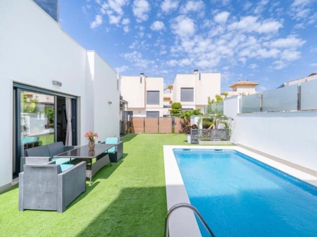 5 slaapkamer Villa te koop in Parque Acuático - Sector 25, Torrevieja met zwembad - € 559.000 (Ref: 10048970)