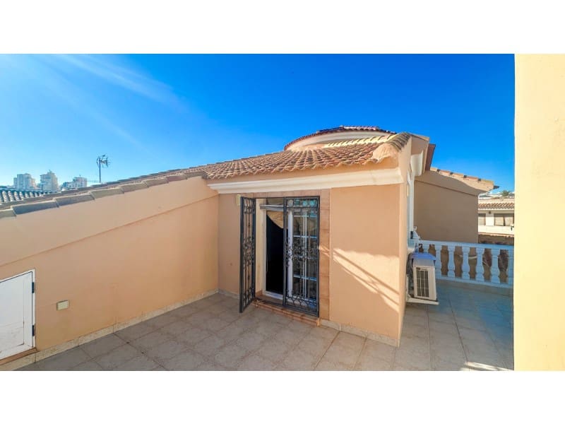 Chalet de 6 habitaciones en La Mata en venta con piscina garaje - 950.000 € (Ref: 10054950)