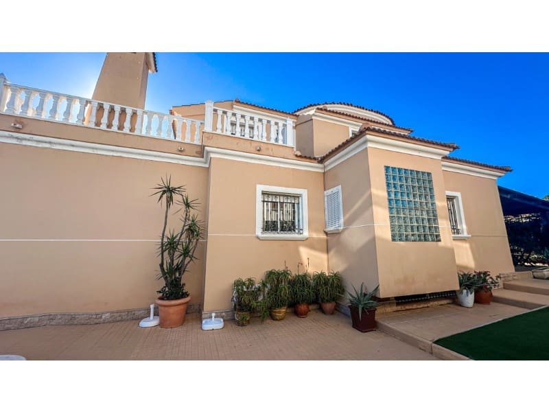 Chalet de 6 habitaciones en La Mata en venta con piscina garaje - 950.000 € (Ref: 10054950)