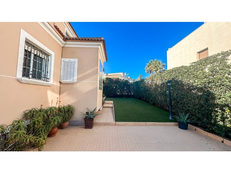 Chalet de 6 habitaciones en La Mata en venta con piscina garaje - 950.000 € (Ref: 10054950)