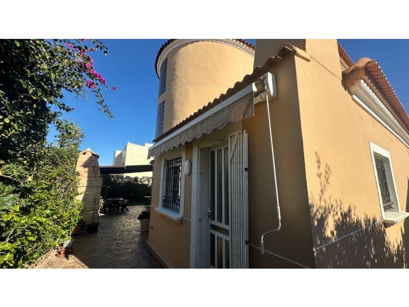 Chalet de 6 habitaciones en La Mata en venta con piscina garaje - 950.000 € (Ref: 10054950)