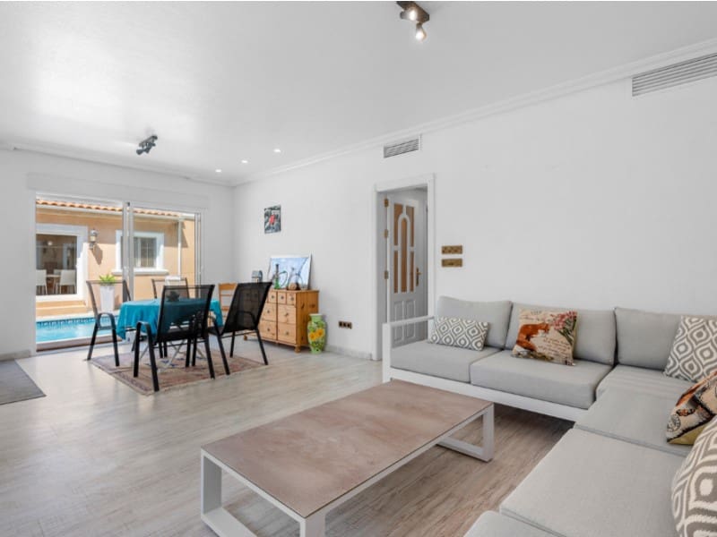 7 quarto Moradia para venda em Torre de la Horadada com piscina - 899 000 € (Ref: 10058809)