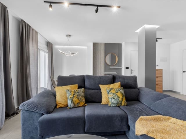 3 bedroom Apartment for sale in Las Piscinas Naturales, Torrevieja - € 475,000 (Ref: 10078229)