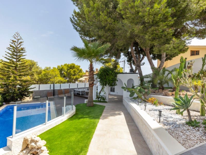 5 sovrum Villa till salu i Torrevieja med pool garage - 849 000 € (Ref: 10078231)